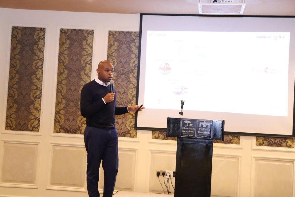 Aaron Ogunde Presenting