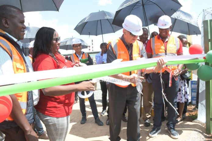 Sasini PLC Chairman Mr. Jim McFie cutting the ribbon to commision the Kipkebe Solar Power Project during the event. PHOTO/Dan Nyamanga, The Scholar Media Africa.