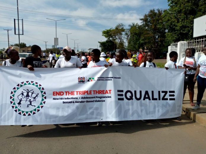 Kisumu County health care workers lead commemoration of the 2022 World AIDS Day at the Kenya Medical and Training College (KMTC) in Kondele. Kenya is reporting a reduction in new HIV infections. Photo/JOOTRH