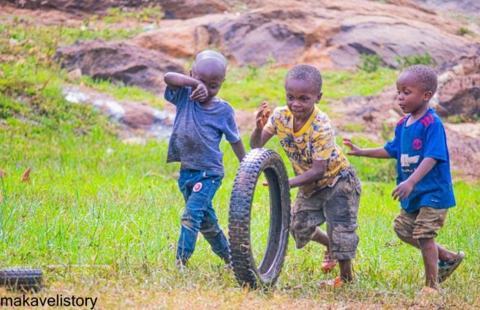 A photo of children playing in Kibra. Makaveli shoots such positive photos to recreate the live lived in the slums and infuse positivity on the people. PHOTO/Makaveli.