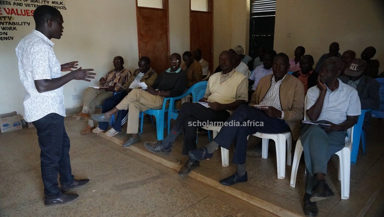 Moses Wanduasi, officer in-charge of the New Kenya Planters Cooperative Union (NKPCU) North Rift region, during farmers training in Kipsamo, Kapseret sub-county ,Uasin Gishu County. PHOTO/Edmond Kipngeno, Scholar Media Africa.