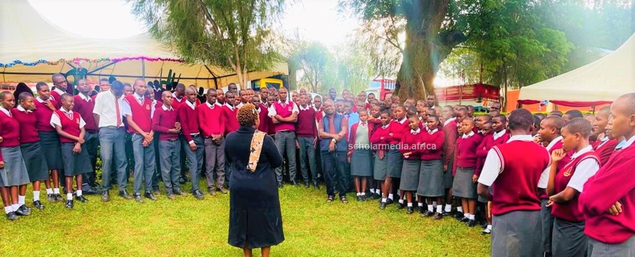 Edinah Kangwana, the school's Parents Asscotiation Chairperson, encouraging the form four class when the alumni met the students during the celebration preparations. PHOTO/Benvictor Makau, Scholar Media Africa. 